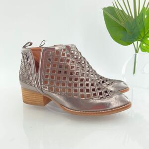 Jeffrey Campbell Women Taggart Boot Size 6.5 Silver Leather Lattice Cutout Boho